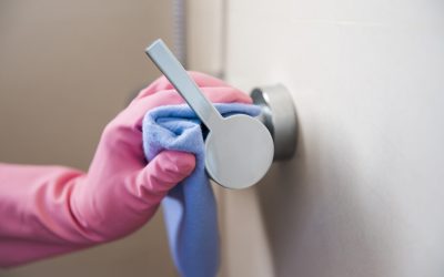 hand-cleaning-door-handle